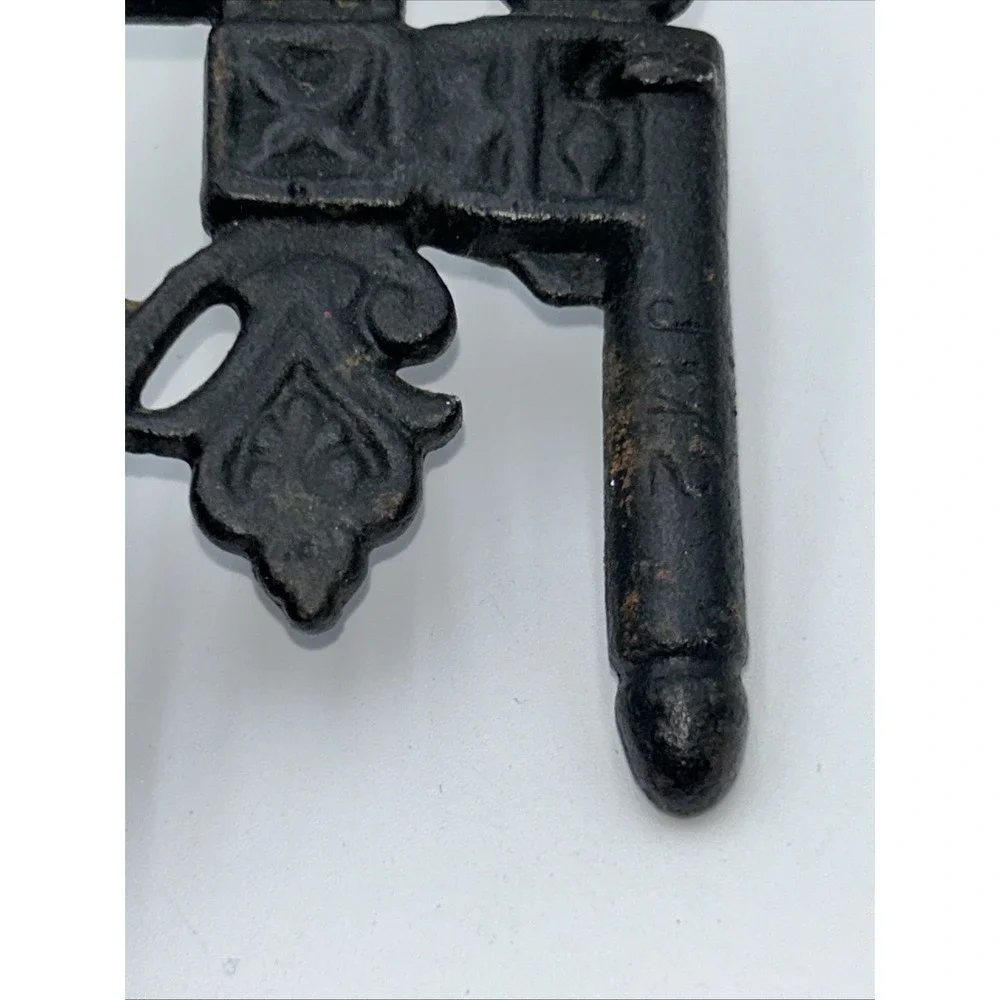 Vintage Cast Iron Oil Kerosene Lamp Swing Arm Wall Mount No Wall Bracket
